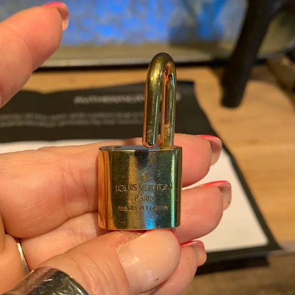 Authentic Louis Vuitton #303 lock and key with unbranded chain - Picture 6 of 8